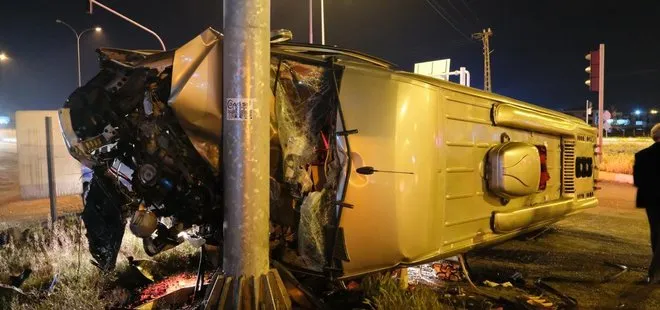 Konya'da midibüsle panelvan çarpıştı! Çok sayıda yaralı var