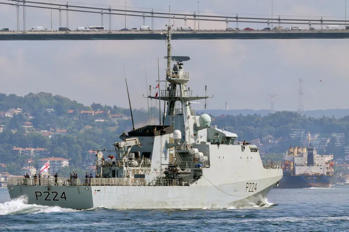 Son dakika: İngiliz savaş gemisi İstanbul Boğazı'ndan geçti - 2