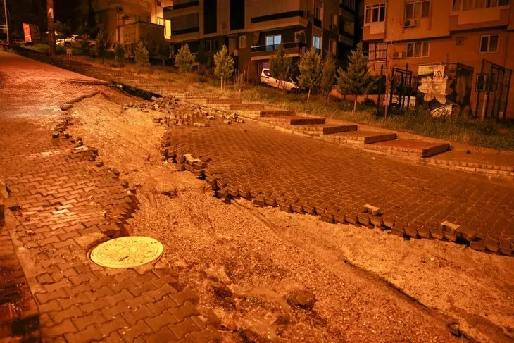 Son dakika: İzmir'de görülmemiş felaket! Hortum araçları 10 metre havaya kaldırıp binaların üzerinden savurdu
