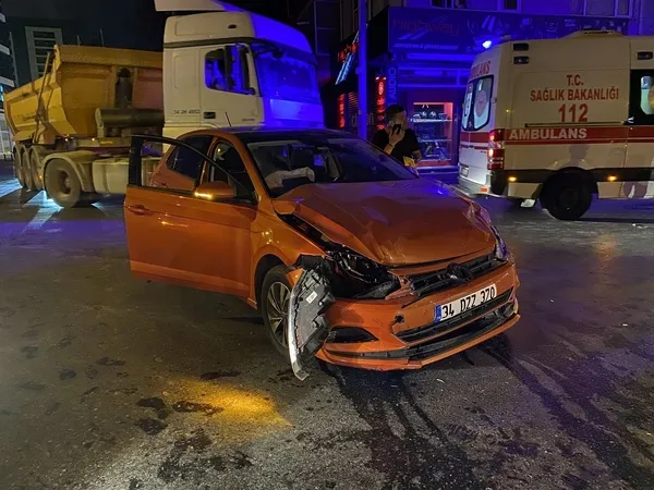 umraniyede-cip-ve-otomobil-carpisti-2-yarali-1659851552314.jpg Ümraniye'de cip ve otomobil çarpıştı! 2 yaralı - 2