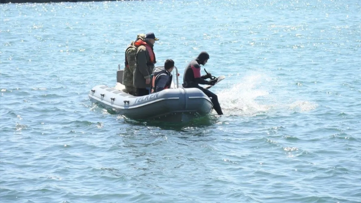 Deniz Kuvvetleri Komutanlığına bağlı birliklerden deniz temizliği