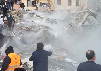 Lübnan'da iki bina çöktü: 6 ölü 7 yaralı