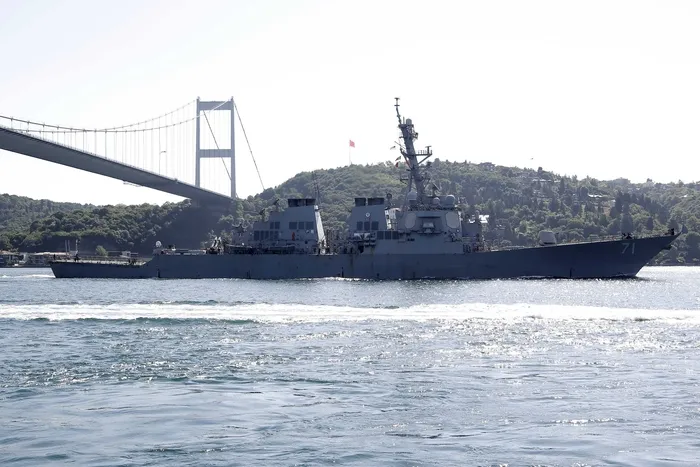 Son dakika: ABD savaş gemisi İstanbul Boğazı'ndan geçti - 2