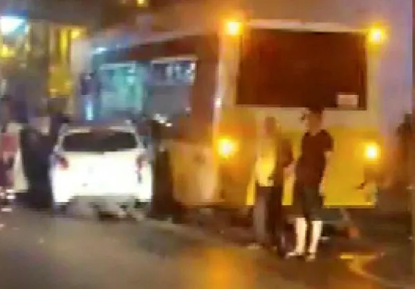 Gaziosmanpaşa’da korkunç kaza! İETT aracı ile otomobil çarpıştı! 1 kişi öldü 4 kişi yaralandı