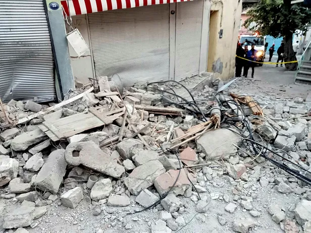 izmirde-deprem-son-dakika-5-kasim-izmir-depremi-siddeti-kac-izmir-depremi-merkez-ussu-son-depremler-1667655892943.jpg İzmir'de deprem son dakika! 5 Kasım İzmir depremi şiddeti kaç? İzmir depremi merkez üssü | SON DEPREMLER - 1