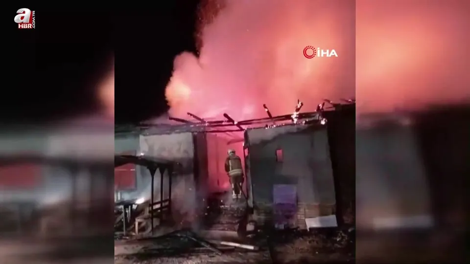 Alevlere teslim olan ahşap ev küle döndü
