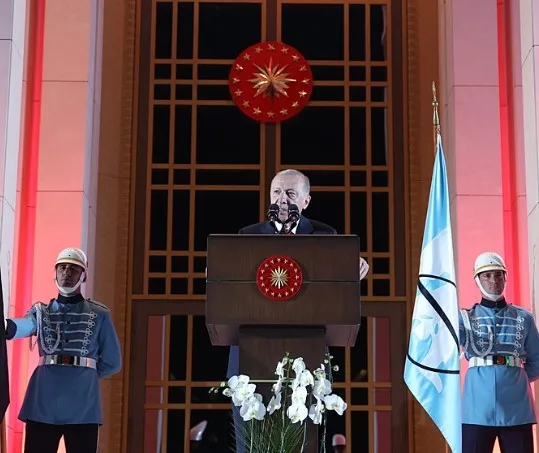 baskan-erdogandan-onemli-aciklamalar-5-kol-aparatlarinin-tuzagina-dusmeyecegiz-1725045641702.jpg Başkan Erdoğan, 30 Ağustos Zafer Bayramı Özel Konseri programında konuştu