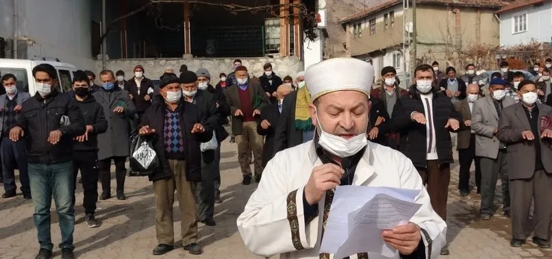 Kuraklık baş gösterdi köylüler yağmur duasına çıktı