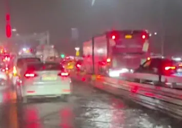 İstanbul’da şimşekler geceyi aydınlattı!