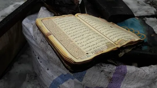 Camide yangın çıktı Kur'an-ı Kerimler zarar görmedi - 2