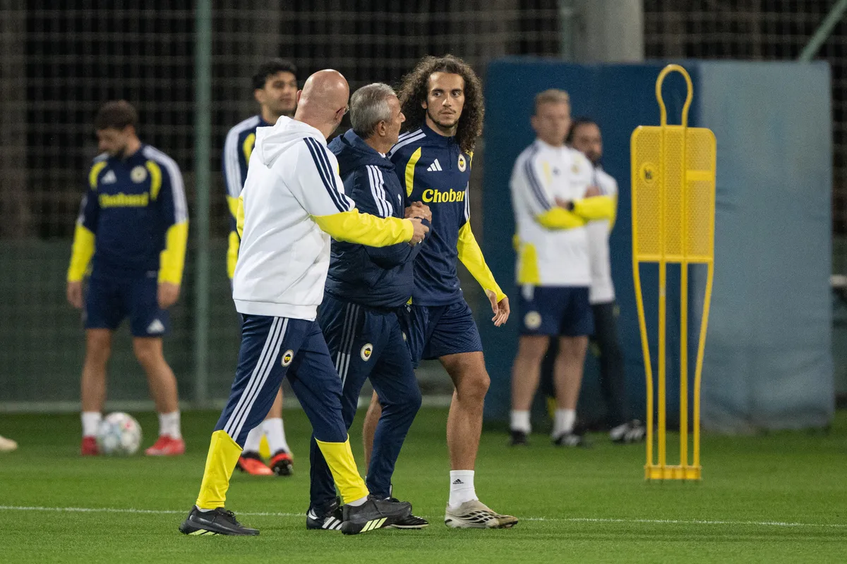1792666443172.jpg Fenerbahçe teknik direktörü İsmail Kartal