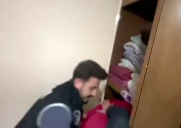 Her yerde aranıyordu elbise dolabında yakalandı!