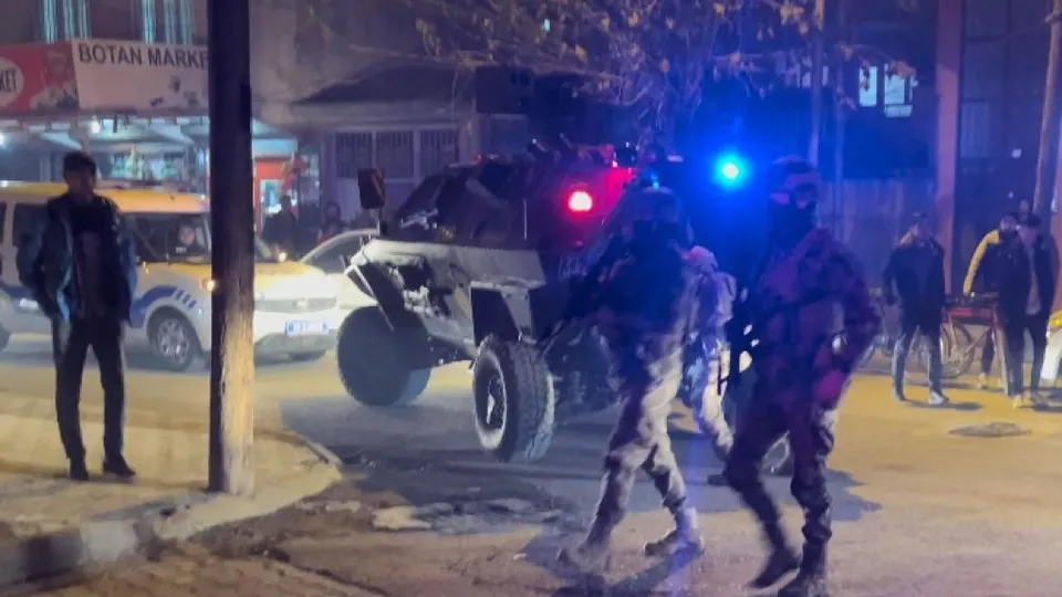 Polise silahlı saldırı! Özel harekat devreye girdi