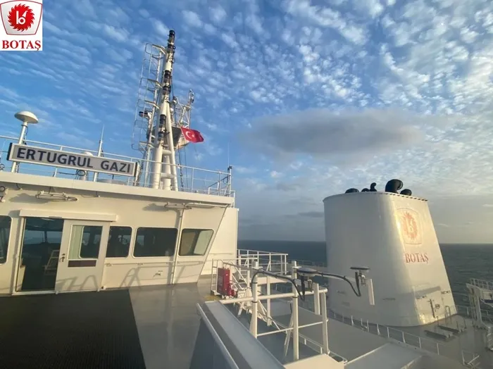 Türkiye'nin ilk yüzer LNG gemisi Ertuğrul Gazi'ye Türk bayrağı çekildi - 2