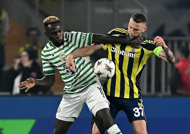 Fenerbahçe evinde takıldı