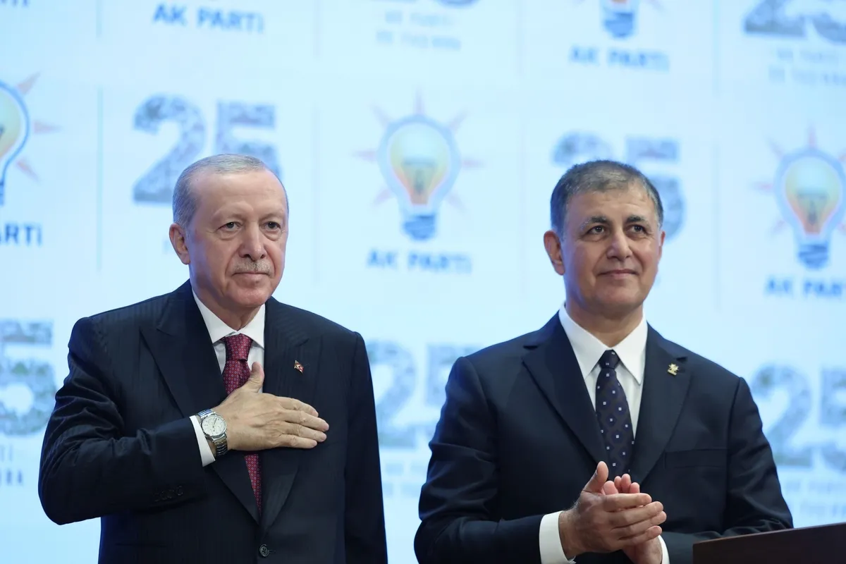 cemil-tugay-ak-partiye-katildi-izmirde-fragman-gosterme-firsati-1791372877297.jpeg Cemil Tugay’ın AK Parti’ye katılımı sonrası dikkat çeken İzmir mesajı! “İzmirliye fragman gösterme fırsatı” - 3