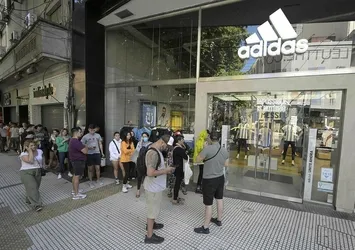 Rekabet Kurulu'ndan Adidas'a soruşturma