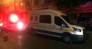 Annesinin boğazını ekmek bıçağıyla kesti