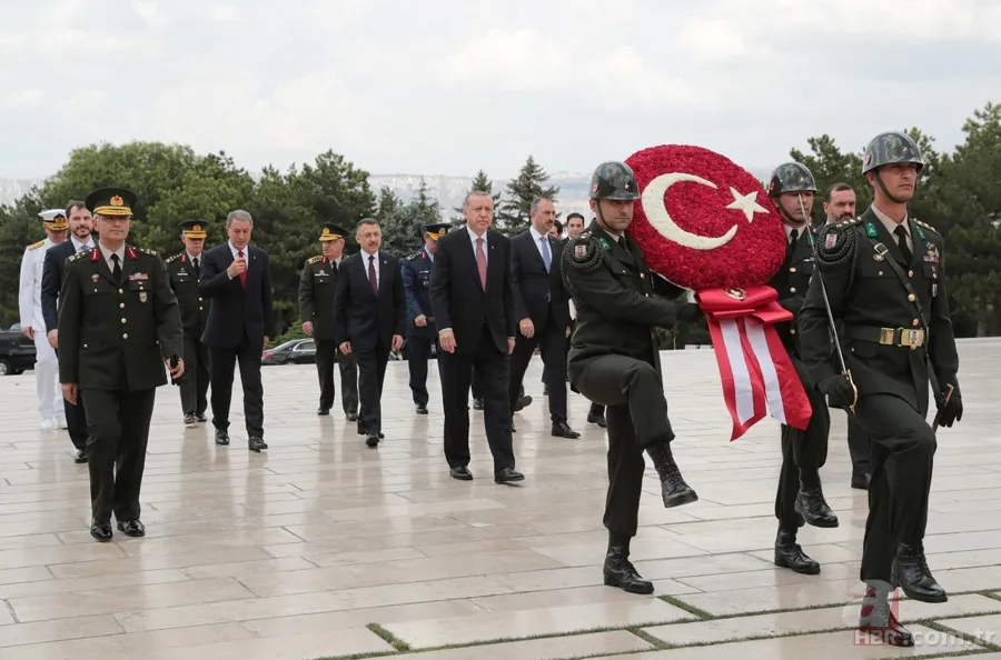 Erdoğan başkanlığında Yüksek Askeri Şura üyeleri Anıtkabir'i ziyaret etti 8