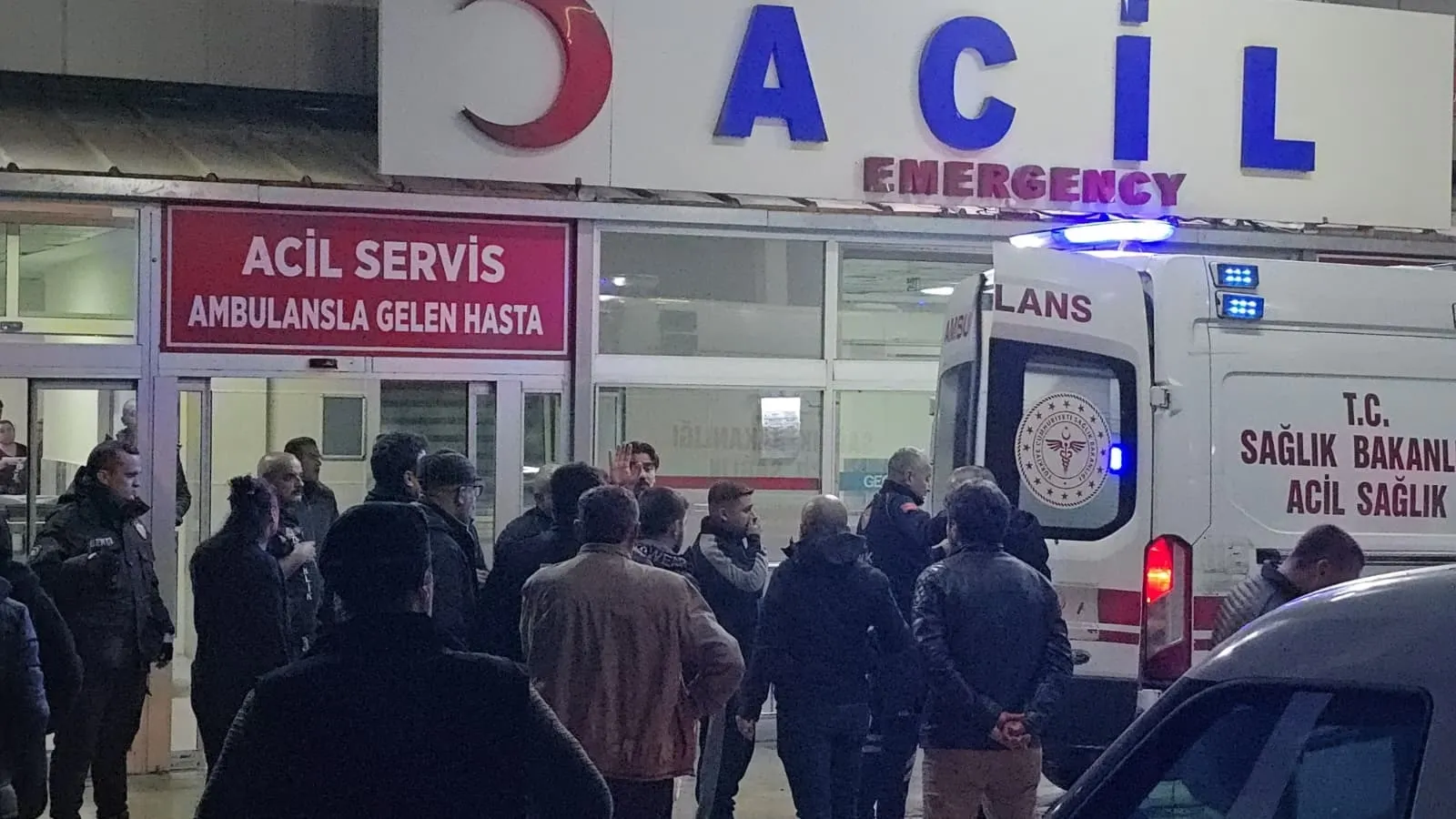 Adana’da ortalık savaş alanına döndü! Tekel bayide bıçaklı kavga: 1 ölü 1 yaralı