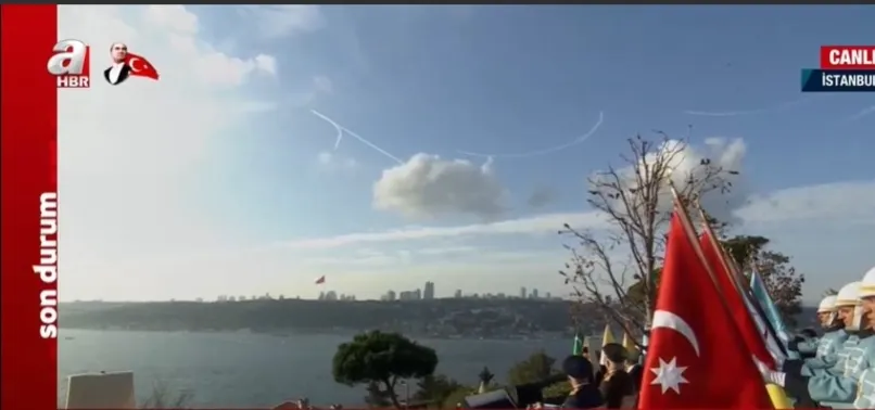Türk donanmasının gurur günü! 100 savaş gemisi İstanbul Boğazı'nda! SOLOTÜRK'ten nefes kesen gösteri...