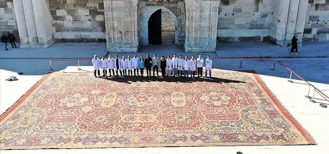161,5 metrekarelik halı yeniden hayat buldu! Tarihi Hereke halısı Hollanda'ya uğurlandı