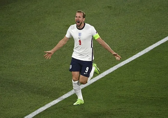 İngiltere 4 golle yarı finale yükseldi