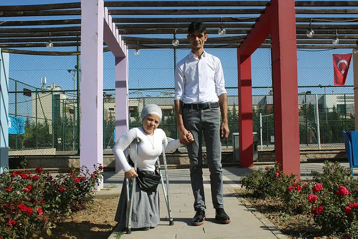 Aralarındaki 83 santimetrelik boy farkı aşklarına engel olmadı - 2