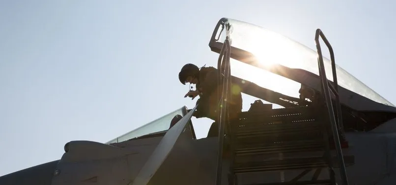 MSB açıkladı! İngiltere'ye ait Eurofighter Typhoon ile Türk F-16 uçakları birlikte ilk eğitim uçuşlarını yaptı