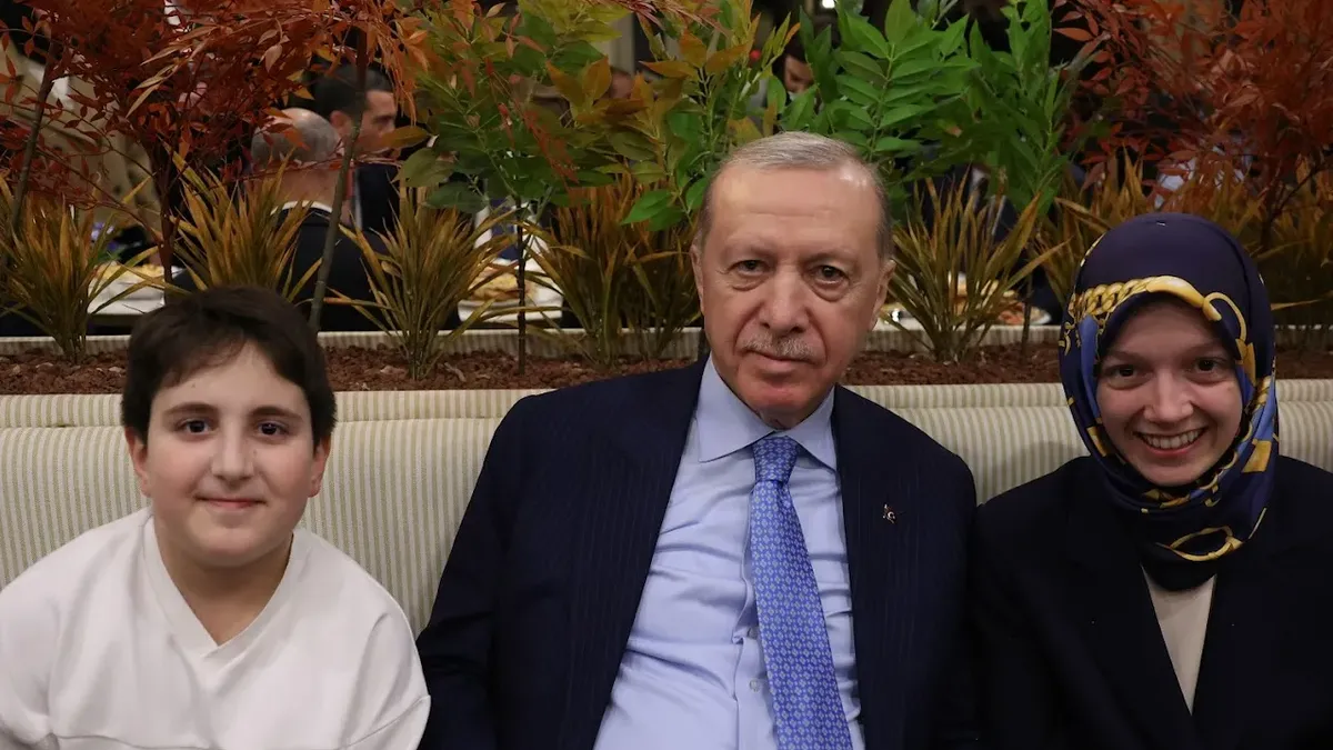 Başkan Erdoğan'dan sürpriz kafe ziyareti: Ankara sokaklarında gönül köprüsü kuruldu