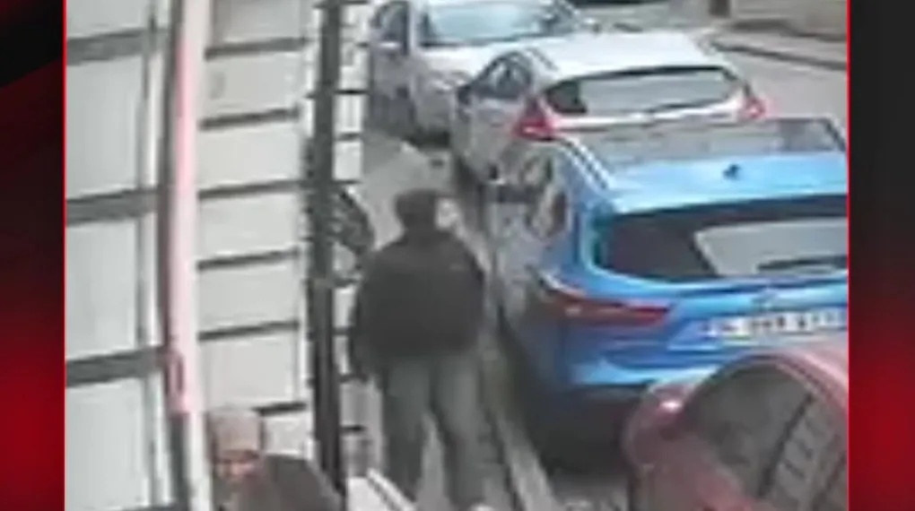 SİNSİCE YAKLAŞIP TELEFONU ÇALDI