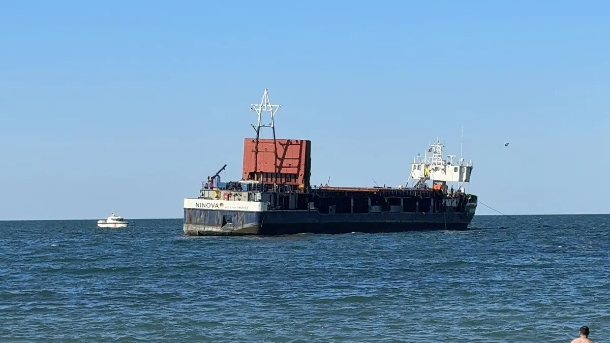 Sakarya'da karaya oturan gemi kurtarıldı! Karadeniz'e yeniden açıldı