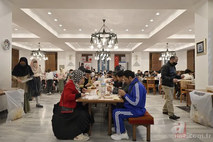 Japonya’daki Müslümanlardan Tokyo Camii’nde ramazan coşkusu