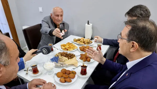 1671346618758.jpg Enerji ve Tabii Kaynaklar Bakanı Fatih Dönmez'den evine doğalgaz verilen aileye ziyaret - 2