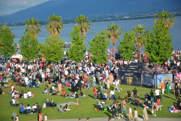 kocaelide-soloturkun-nefes-kesen-gosterisi-1656189425055.jpg Kocaeli'de SOLOTÜRK’ün nefes kesen gösterisi - 6