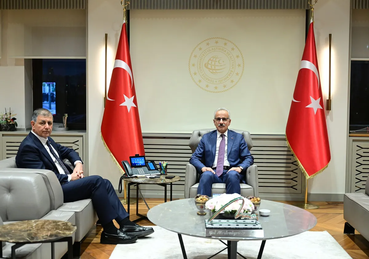 chpden-istifa-eden-cemil-tugaydan-yeni-hamle-addden-de-istifa-etti-1790961617654.jpg Ulaştırma ve Altyapı Bakanı Abdulkadir Uraloğlu, İzmir Büyükşehir Belediye Başkanı Cemil Tugay'ı kabul etti.(Foto: AA)