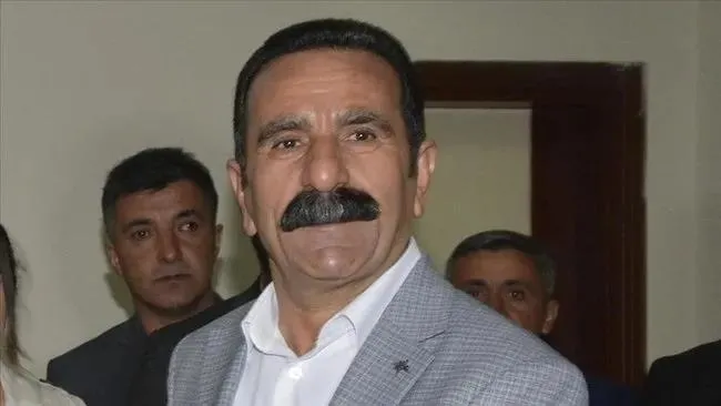 pkk-dokumanlarindan-adi-cikti-demli-hakkari-belediye-baskani-mehmet-siddik-akis-hakim-karsisina-cikacak-1717505818270.jpeg PKK dokümanlarından adı çıktı! DEM'li Hakkari Belediye Başkanı Mehmet Sıddık Akış hakim karşısına çıkacak - 1