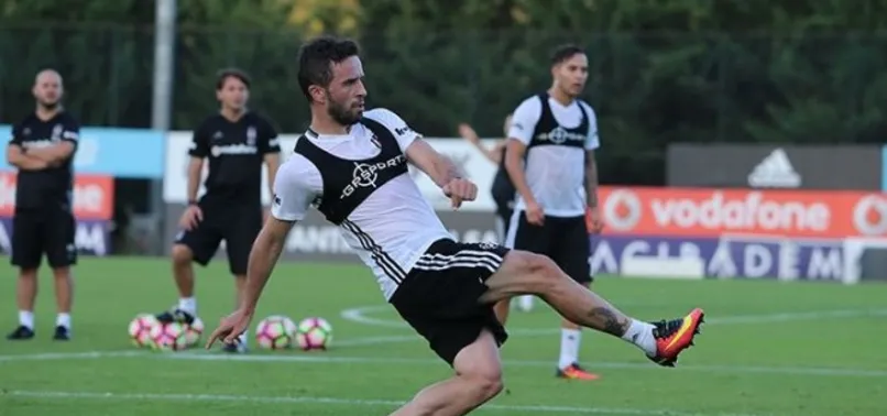 Beşiktaş'ta Gökhan Gönül takımla çalıştı
