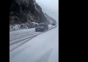 Rize'nin yüksek kesiminde kar yağışı