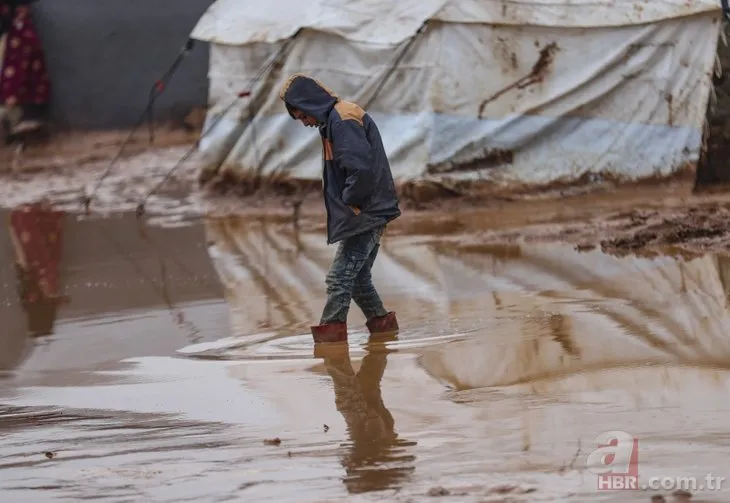 İdlib’de insanlık çamura gömüldü
