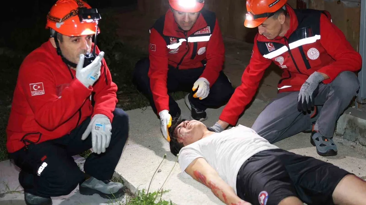 Lise pansiyonunda kurtarma tatbikatı