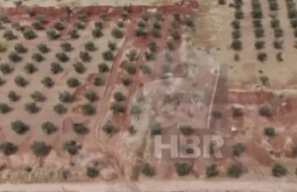 a-haber-droneu-teroristleri-goruntuledi-ypgpkklilar-dronea-ates-acti-1653731336405.jpeg A Haber Drone'u teröristleri görüntüledi! YPG/PKK'lılar Drone'a ateş açtı - 2