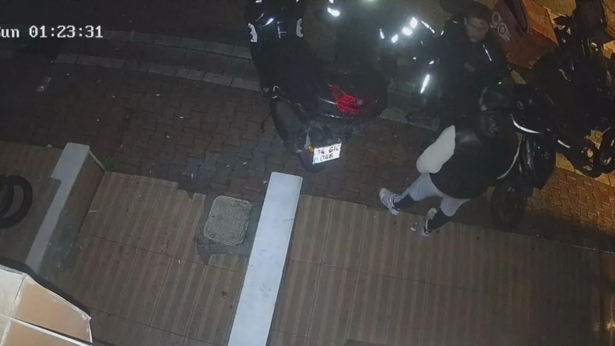 Esenyurt'ta "pes" dedirten olay! Hırsızlık yaptığı sandıkları çocuğu dövdüler