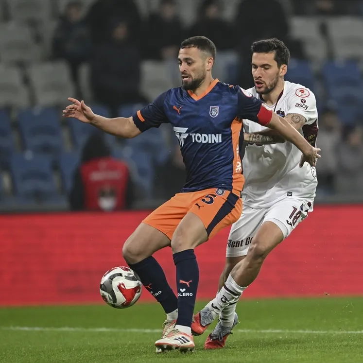 Fırtına istanbul'da sert esti