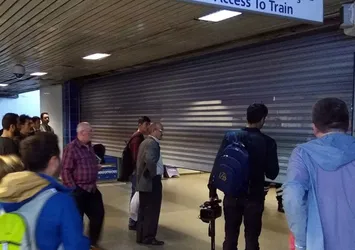 Metro'da sahipsiz çanta paniği