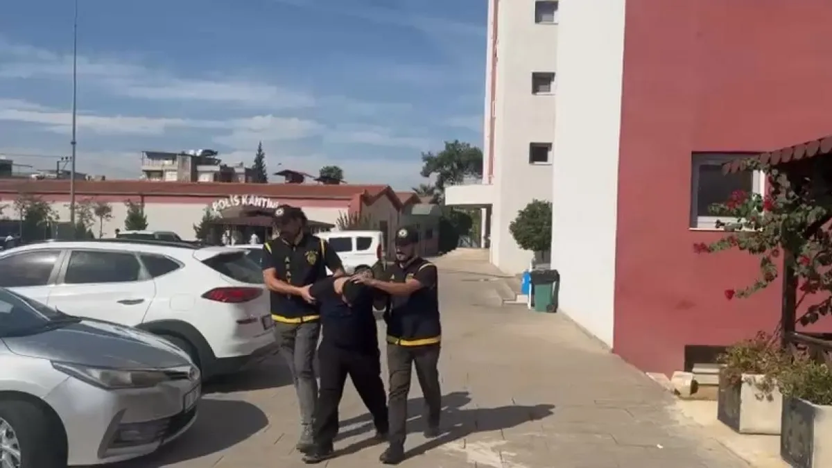 Çay ocağına saldırı: Polis aracı mermilerin hedefi oldu