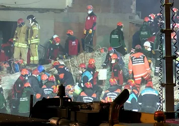 Kartal'da çöken binada skandallar zinciri! Yıkılan bina CHP'li ismin diye...