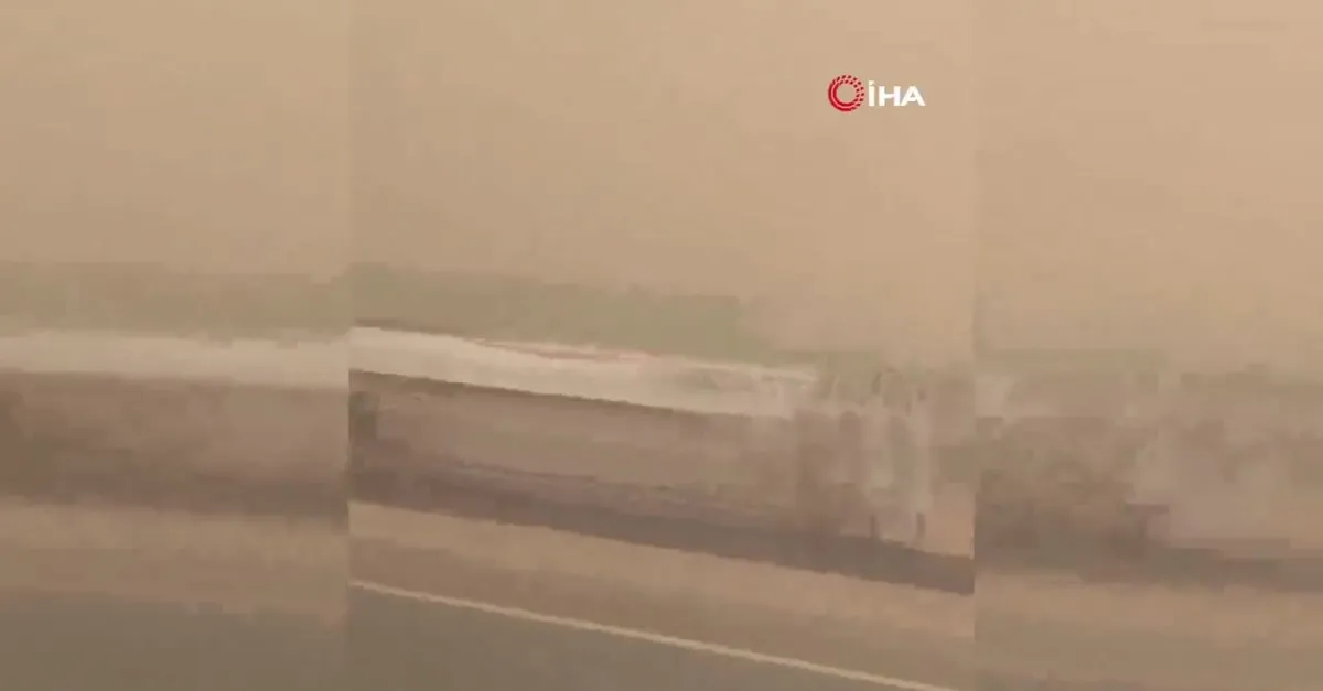 Kum fırtınasında zincirleme kaza: 2 ölü, 14 yaralı