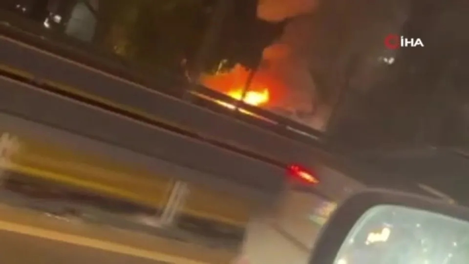 Şişli D100 karayolunda otomobil yangını