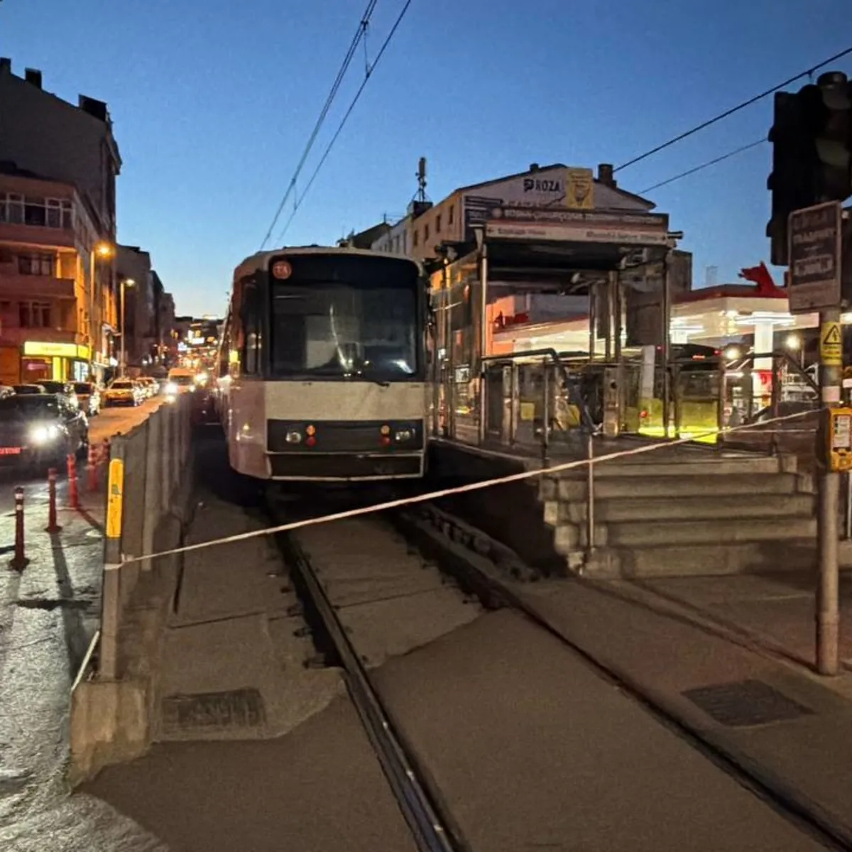 Bayrampaşa'da tramvay durağında trafo patlaması!